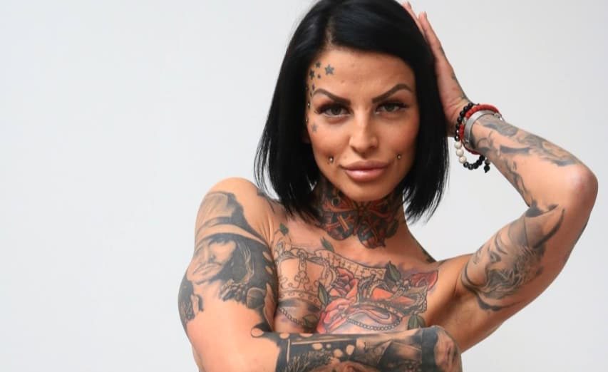 SASVIM DRUGA ŽENA: Ovako je Jelena Krunić izgledala prije svih tetovaža.