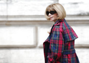 Vogue editor Anna Wintour arrives at Balmain Spring-Summer 2018 ready-to-wear fashion collection presented in Paris, Thursday, Sept.28, 2017. (AP Photo/Kamil Zihnioglu)