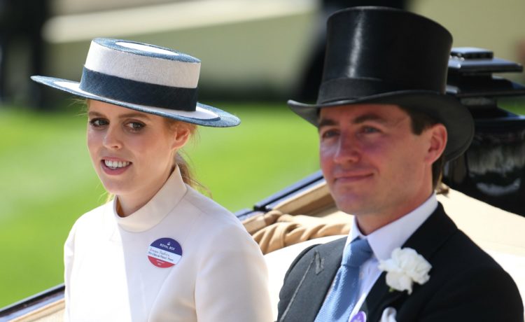 epa10014510 Britain's Princess Beatrice (L) and Edoardo Mapelli Mozzi (R) arrive in a carriage on day two of Royal Ascot in Ascot, Britain, 15 June 2022. Royal Ascot is Britain's most valuable horse race meeting and social event running daily from 14 to 18 June 2022. Britain's Queen Elizabeth is not expected to attend due to on-going mobility issues.  EPA-EFE/NEIL HALL