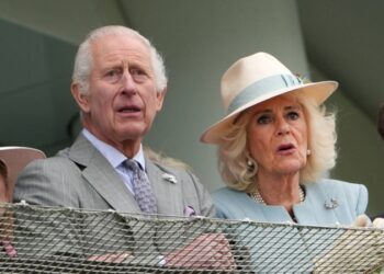 Horse Racing - 2024 Flat Season - The Epsom Betfred Derby Festival - Ladies Day - The Betfred Oaks - Epsom Downs - Friday 31st May 2024. King Charles and Queen Camilla watch the race from the stand PUBLICATIONxNOTxINxUK